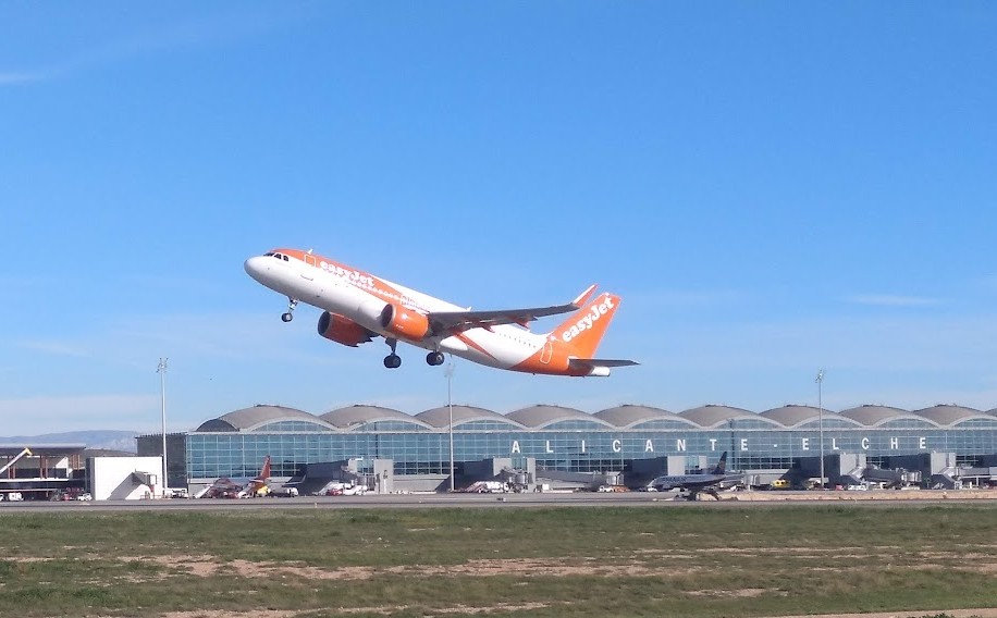 Alicante Elche Airport EasyJet