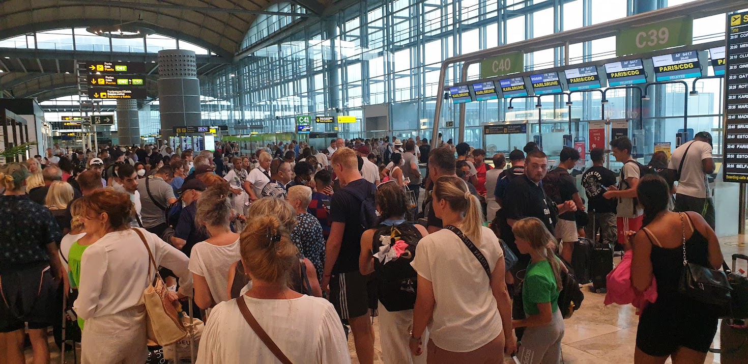 Alicante Airport Crowds