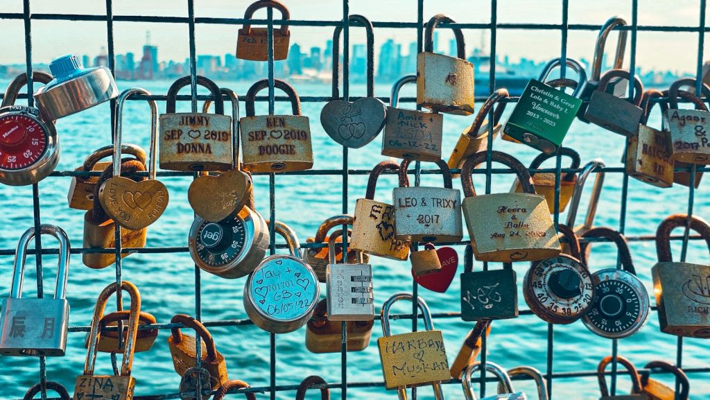 a bunch of padlocks are attached to a fence