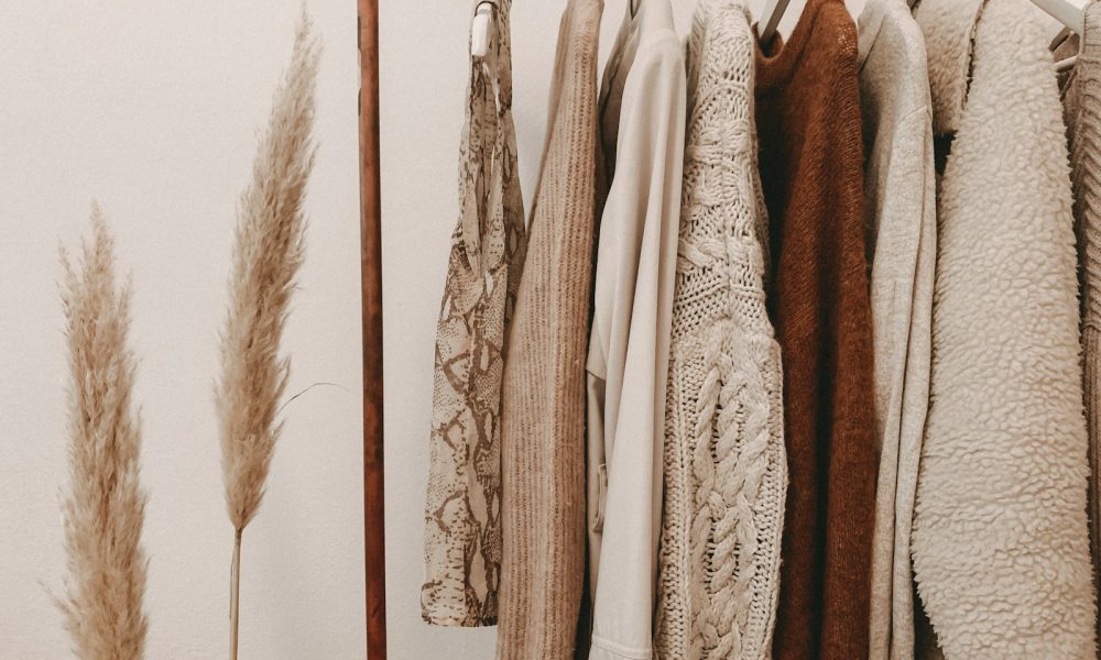 hanged top on brown and white clothes horse
