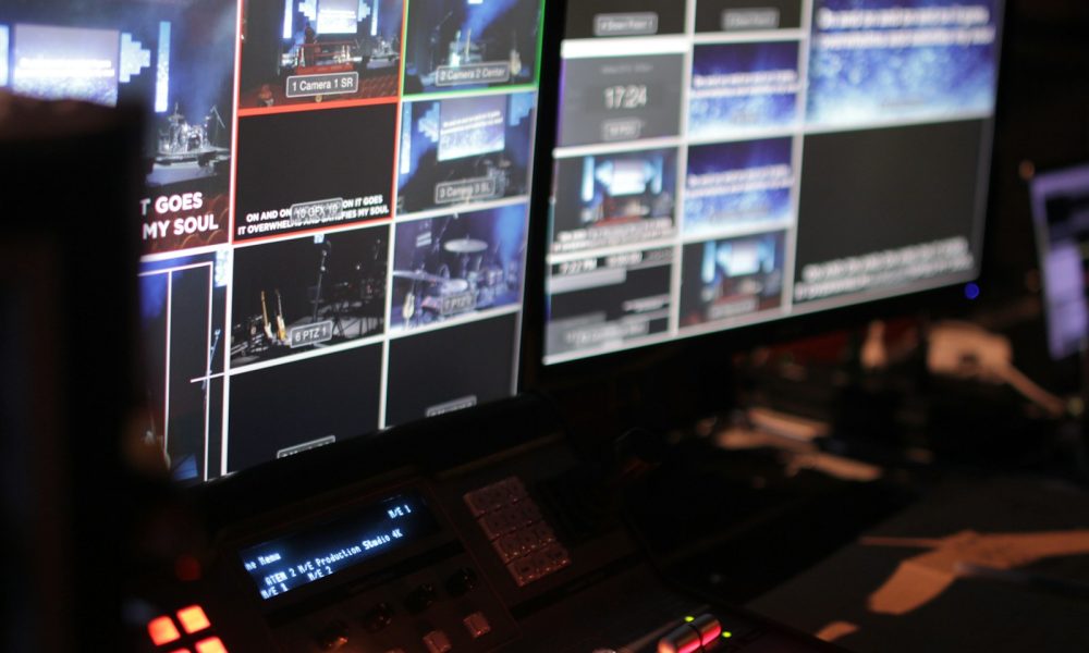 Málaga museums spend four million euros on security to prevent thefts like the one at the Louvre computer monitor and equalizer