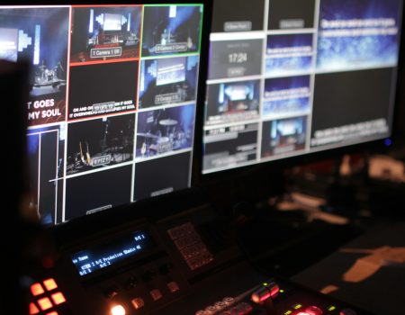 Málaga museums spend four million euros on security to prevent thefts like the one at the Louvre computer monitor and equalizer