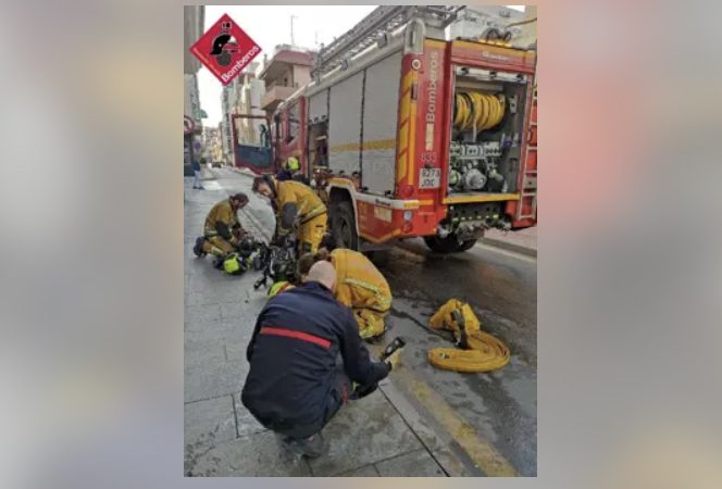 Two people treated for smoke inhalation after a fire in Dénia