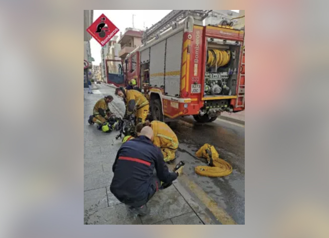 Two people treated for smoke inhalation after a fire in Dénia