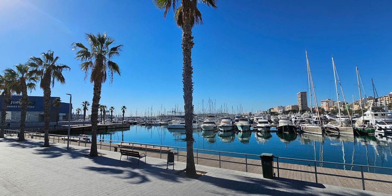 Alicante port harbour promanade