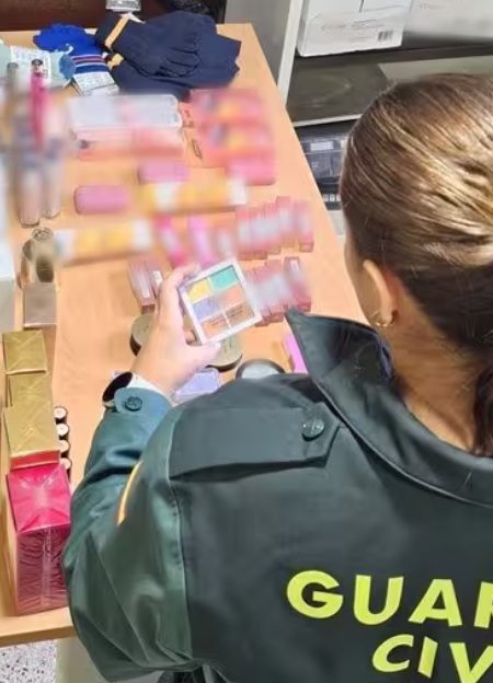 Four under investigation for allegedly stealing cosmetics and perfumes valued at 2,000€ Guardia Civil Calpe perfume thefts