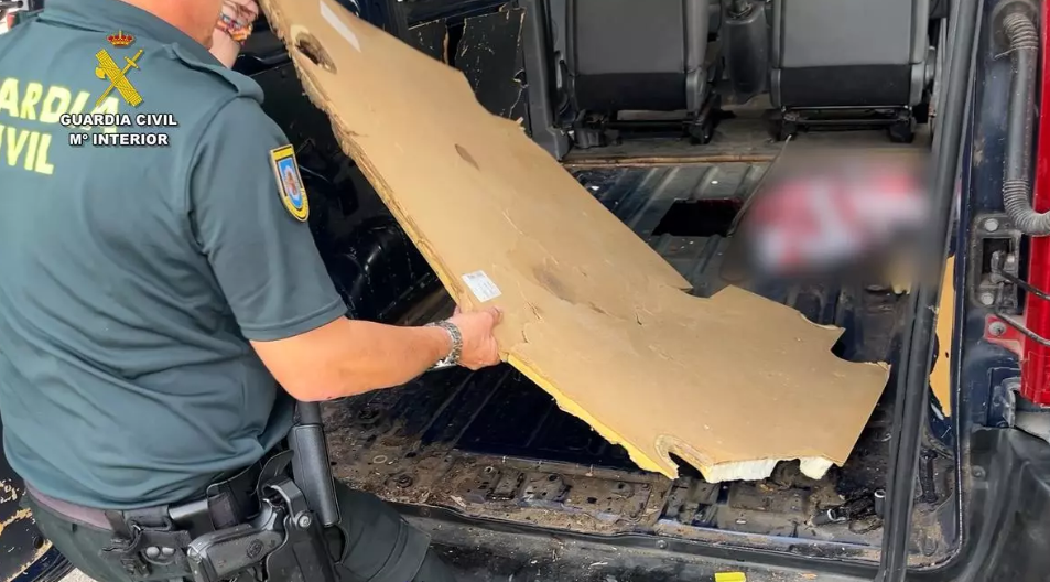 Guardia Civil cigarette smuggling arrest 02
