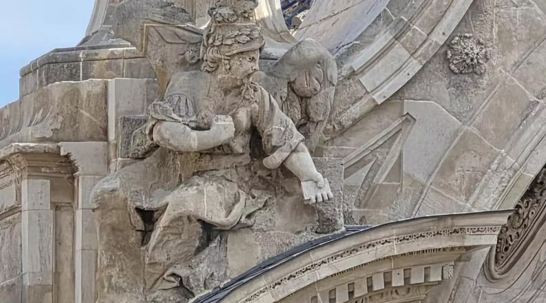 Murcia Cathedral restoring mobile phone angel